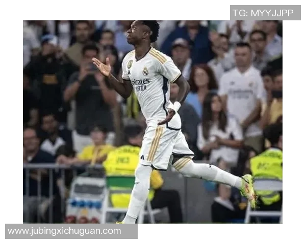 伤愈复出！足球巨星强势回归赛场引爆球迷期待