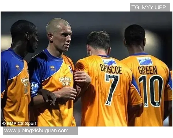 足球球星送秋裤事件背后的故事及其意义解析