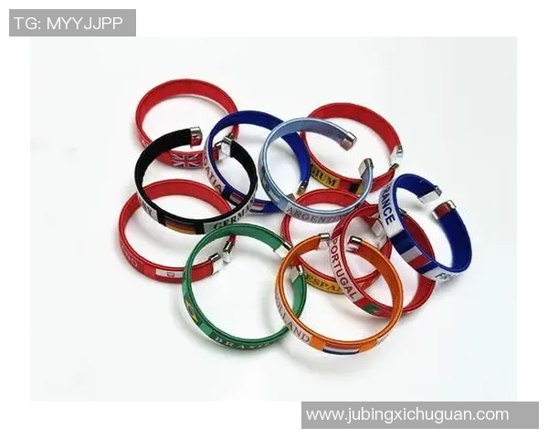 足球球星饭卡包热销 追逐梦想的纪念品为球迷带来无限回忆